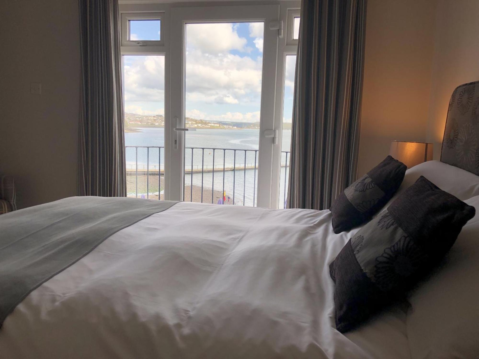 Ferry House Inn Milford Haven Zimmer foto
