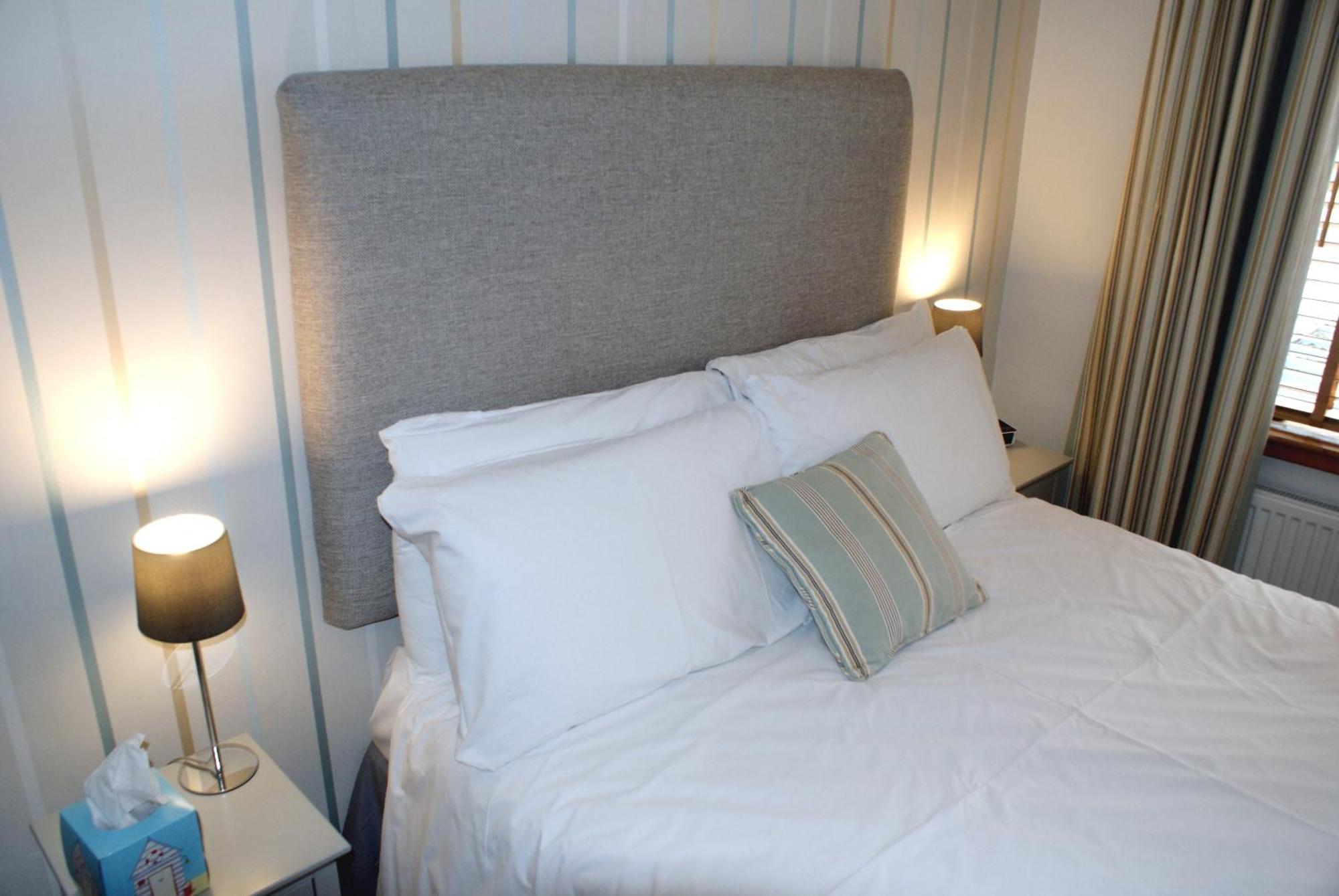 Ferry House Inn Milford Haven Zimmer foto